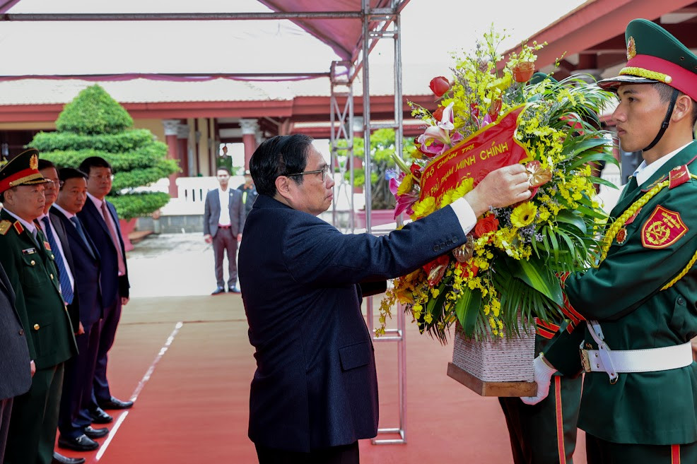 Chùm ảnh: Thủ tướng Phạm Minh Chính dâng hương tưởng niệm cố Thủ tướng Phạm Văn Đồng - Ảnh 1.