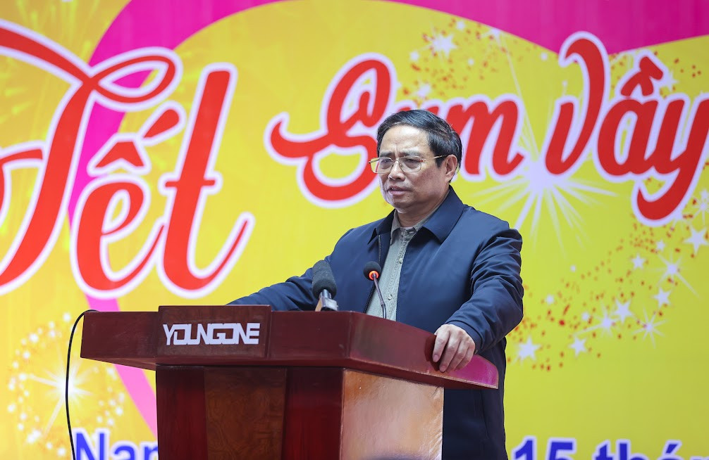 Thủ tướng chúc Tết công nhân lao động, gia đình liệt sĩ tại Nam Định - Ảnh 3.