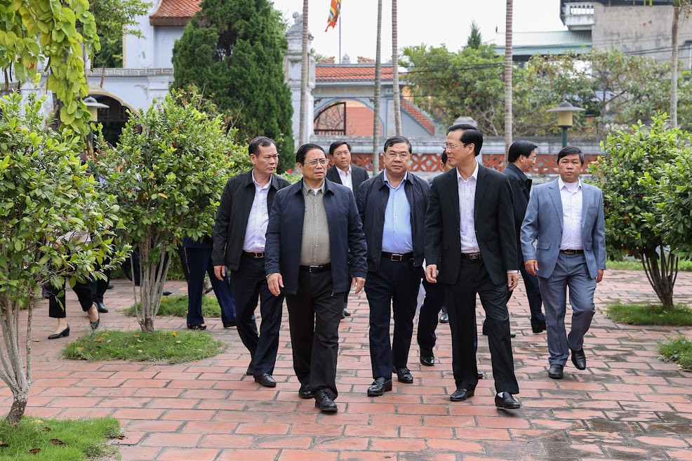 Thủ tướng chúc Tết công nhân lao động, gia đình liệt sĩ tại Nam Định - Ảnh 7.