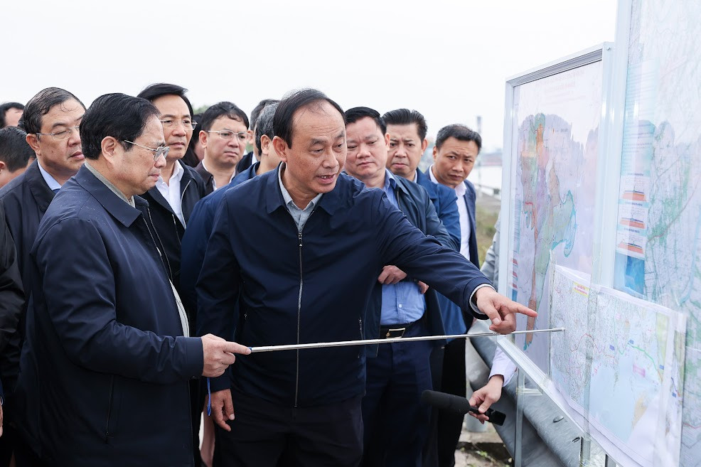 Thủ tướng khảo sát thực địa, thúc đẩy tuyến cao tốc ven biển 'quan trọng chiến lược' với Đồng bằng sông Hồng - Ảnh 1.