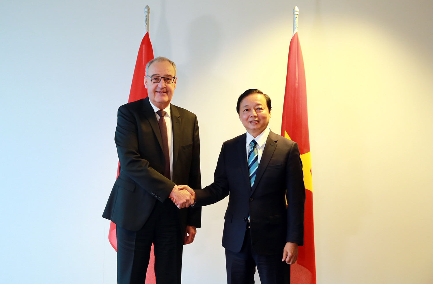 Thụy Sĩ cam kết hỗ trợ Việt Nam chuyển đổi sang nền kinh tế tuần hoàn - Ảnh 1.