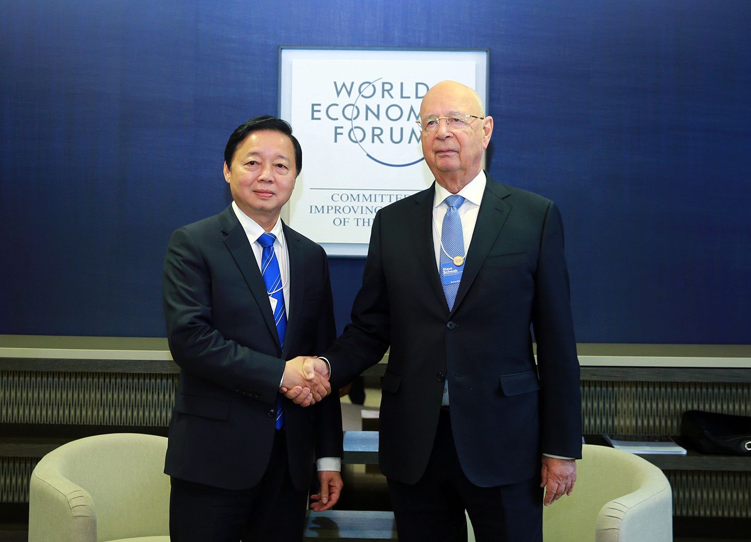 Phó Thủ tướng Trần Hồng Hà bắt đầu tham dự các hoạt động tại WEF Davos - Ảnh 1.