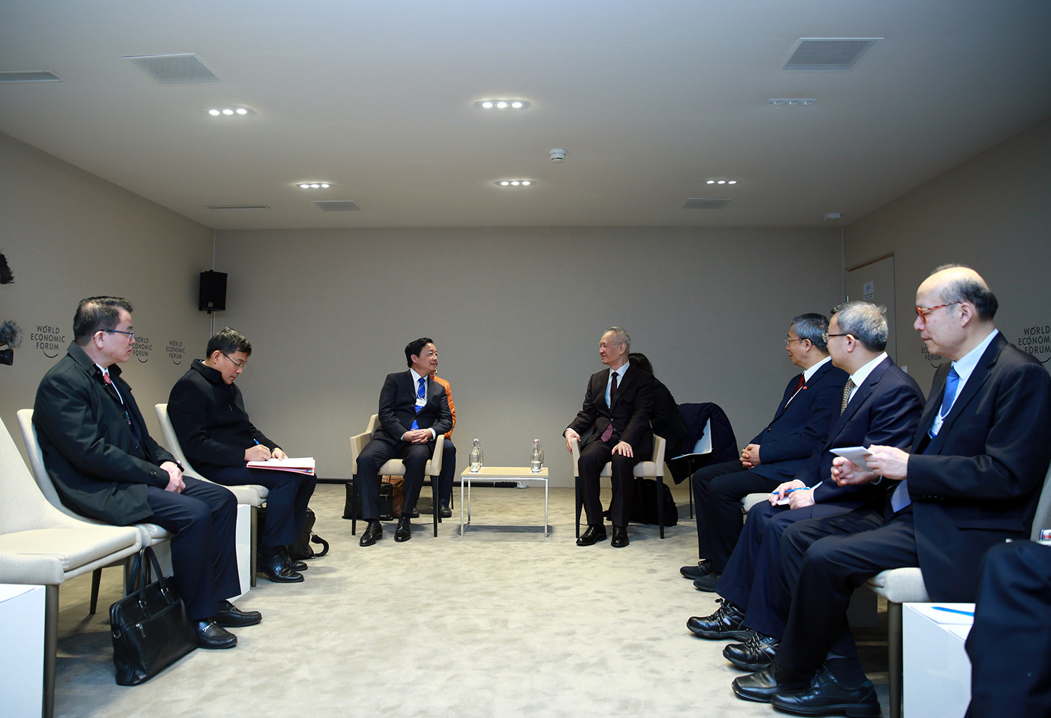 Phó Thủ tướng Trần Hồng Hà tiếp xúc song phương tại Davos - Ảnh 3.