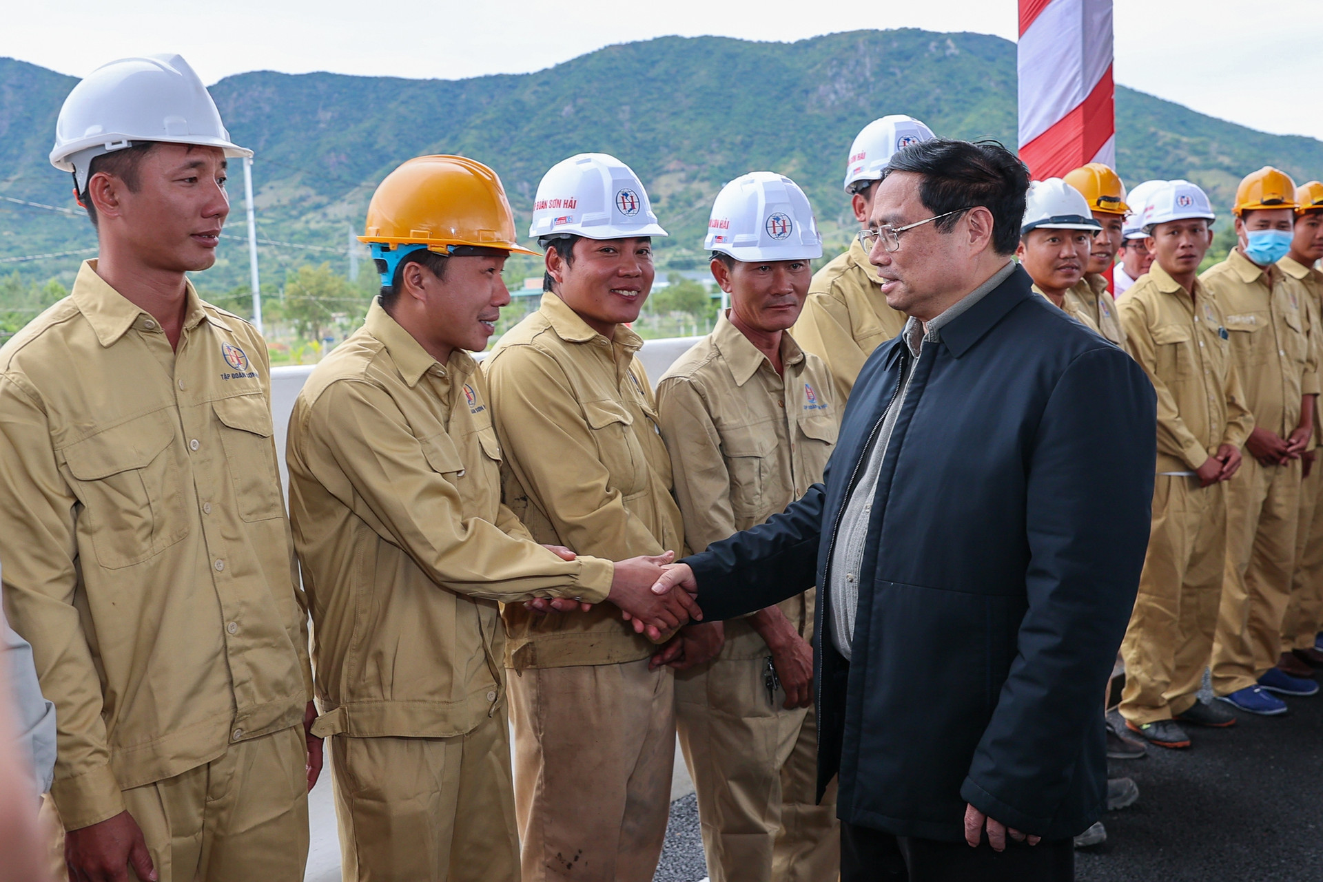 Thủ tướng biểu dương cao tốc Nha Trang – Cam Lâm vượt tiến độ 3 tháng - Ảnh 3.