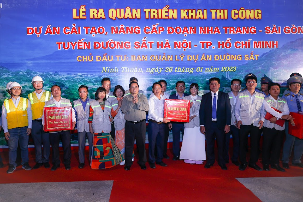 Thủ tướng: Vừa cải tạo, nâng cấp đường sắt Hà Nội – TPHCM, vừa nghiên cứu, chuẩn bị đầu tư đường sắt tốc độ cao Bắc - Nam - Ảnh 4.