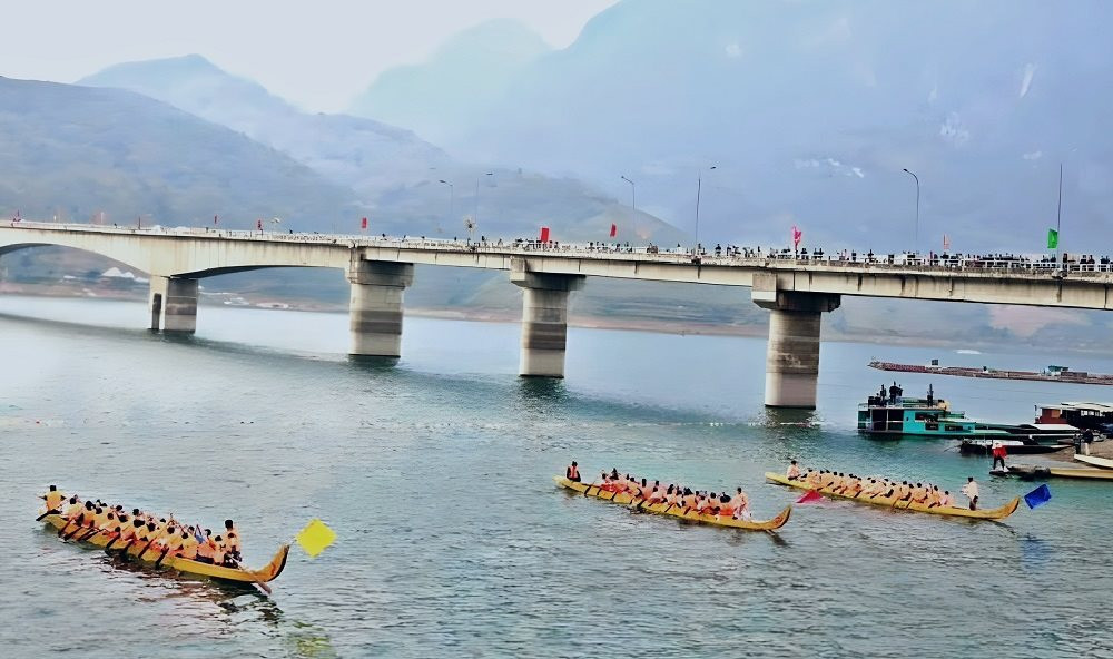 Sôi động Lễ hội đua thuyền truyền thống ven sông Đà