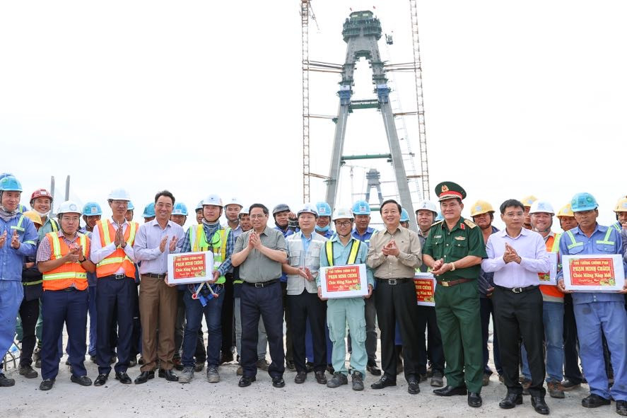 Thủ tướng đôn đốc các dự án cao tốc ĐBSCL, lần thứ 3 thị sát công trường cầu Mỹ Thuận 2 - Ảnh 5.