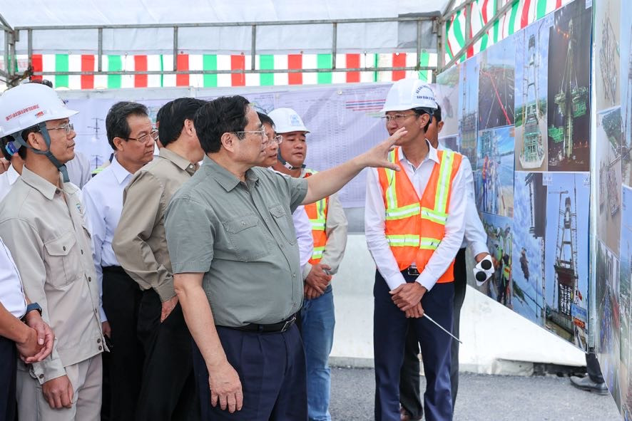 Thủ tướng đôn đốc các dự án cao tốc ĐBSCL, lần thứ 3 thị sát công trường cầu Mỹ Thuận 2 - Ảnh 6.