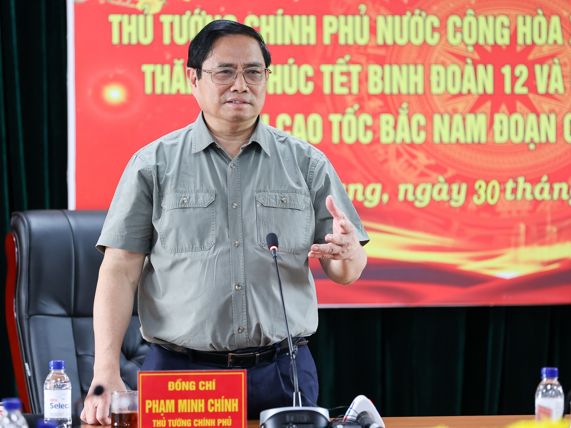 Thủ tướng đôn đốc các dự án cao tốc ĐBSCL, lần thứ 3 thị sát công trường cầu Mỹ Thuận 2 - Ảnh 9.