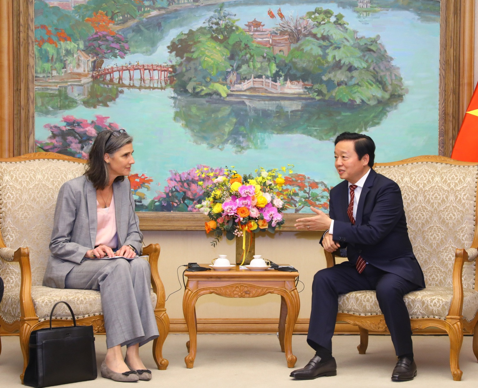 Phó Thủ tướng Trần Hồng Hà tiếp Trưởng đại diện UNDP, Giám đốc USAID tại Việt Nam - Ảnh 1.