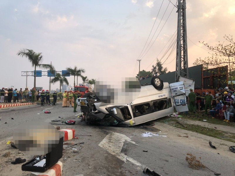 Khẩn trương khắc phục hậu quả vụ tai nạn giao thông đường bộ đặc biệt nghiêm trọng tại Quảng Nam - Ảnh 1.