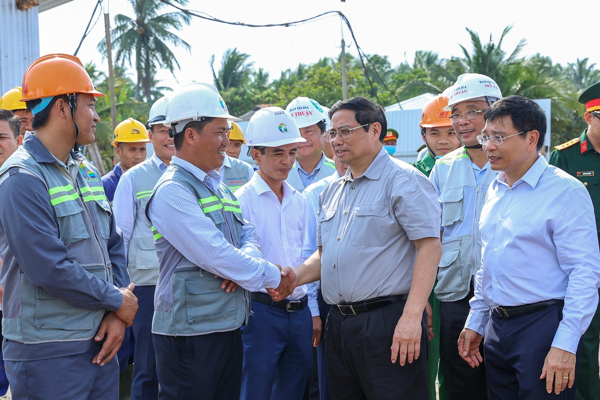 Thủ tướng chấn chỉnh khâu GPMB, đôn đốc dự án cầu Rạch Miễu 2 và khảo sát tuyến đường ven biển Bến Tre - Ảnh 3.