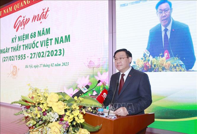 Chủ tịch Quốc hội Vương Đình Huệ dự Gặp mặt kỷ niệm 68 năm Ngày Thầy thuốc Việt Nam