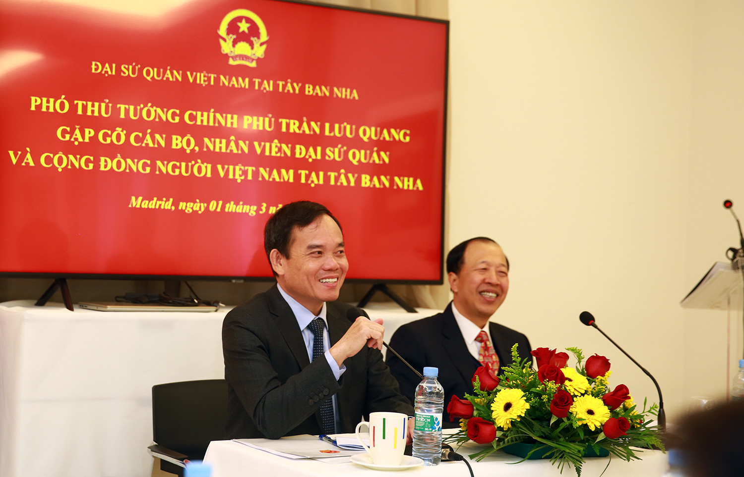 Phó Thủ tướng Trần Lưu Quang hội kiến Chủ tịch Hạ viện Tây Ban Nha, gặp gỡ thân mật kiều bào - Ảnh 4.