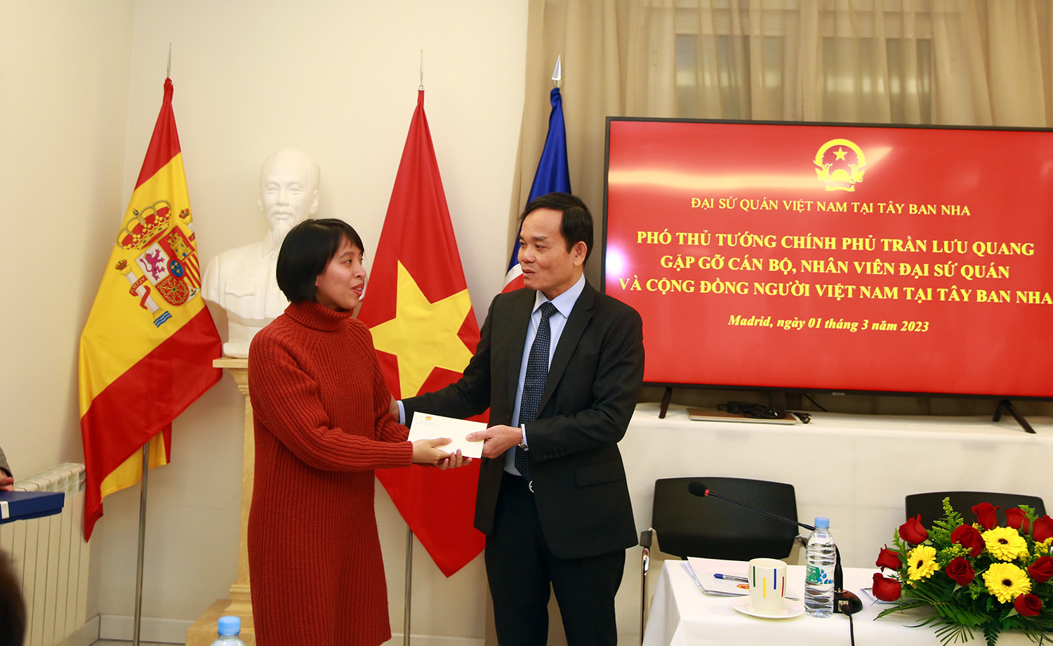 Phó Thủ tướng Trần Lưu Quang hội kiến Chủ tịch Hạ viện Tây Ban Nha, gặp gỡ thân mật kiều bào - Ảnh 6.