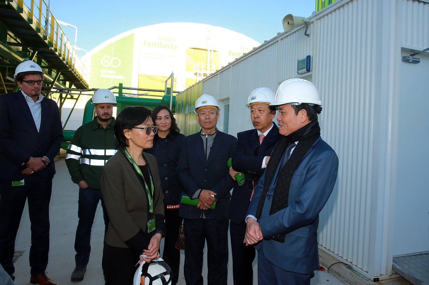 Phó Thủ tướng Trần Lưu Quang thăm nhà máy hydro xanh lớn nhất châu Âu - Ảnh 3.