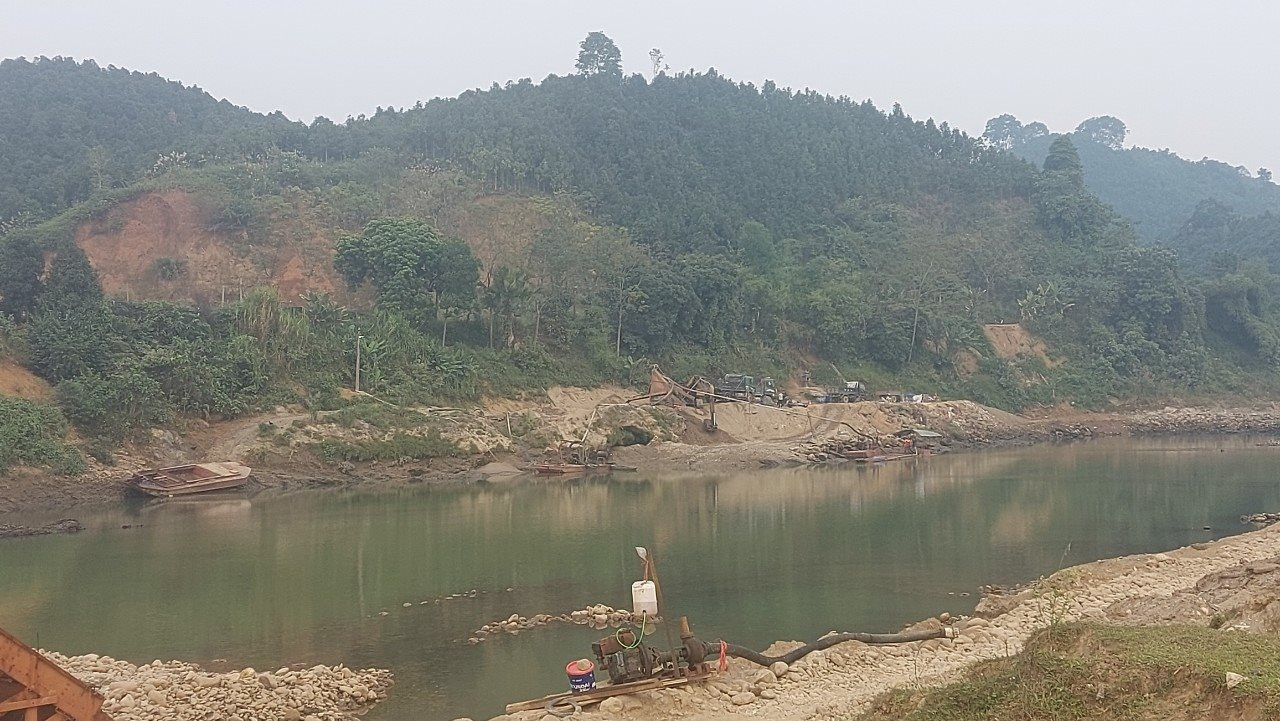 Văn Yên - Yên Bái: Người dân bức xúc trước nạn khai thác cát, sỏi ở sông Ngòi Thia