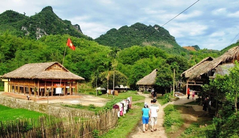 dong-bao-dan-toc-thieu-so-tinh-hoa-binh-phat-huy-noi-luc-chung-suc-xay-dung-que-huong-1.jpg