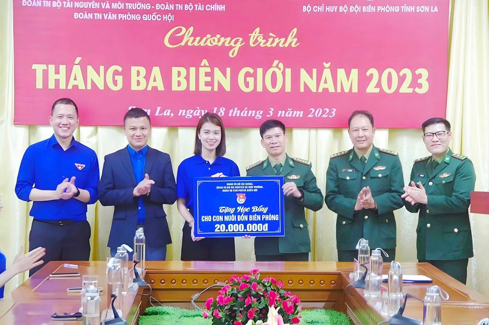 Đoàn Thanh niên Bộ TN&MT hưởng ứng Chương trình Tháng 3 biên giới tại Sơn La