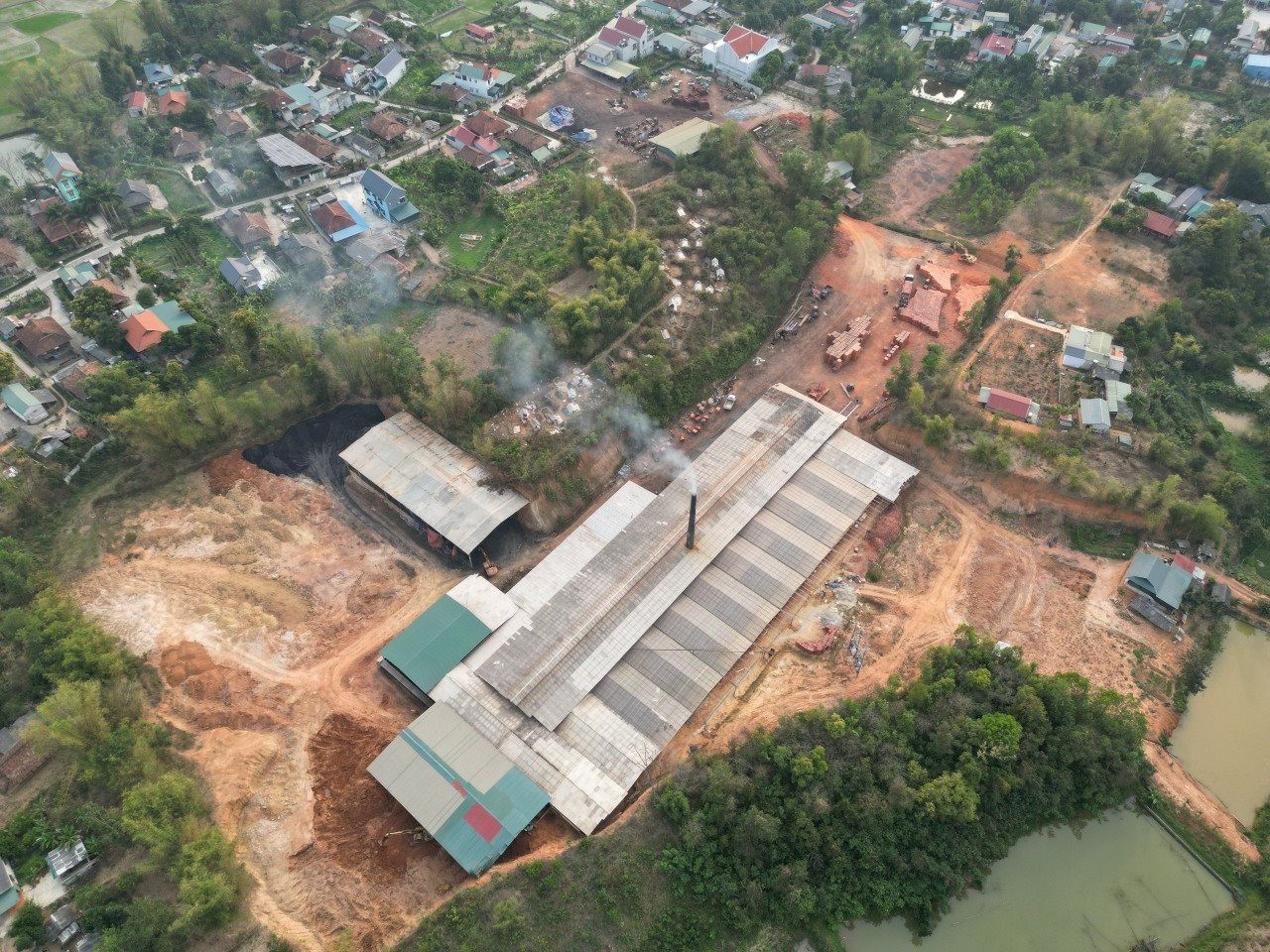 Điện Biên: Nhà máy gạch tuynel Duyên Hùng xả khói giữa vùng dân cư