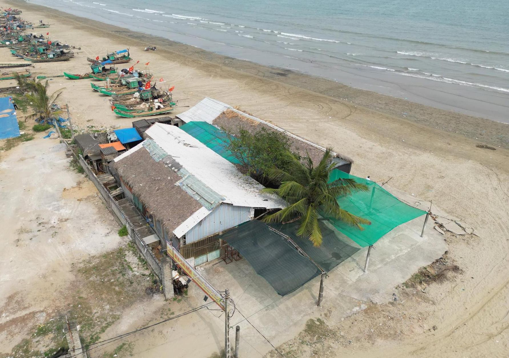 Sầm Sơn (Thanh Hóa): Vì sao chưa xử lý nhà hàng xây dựng trái phép trên bờ biển?