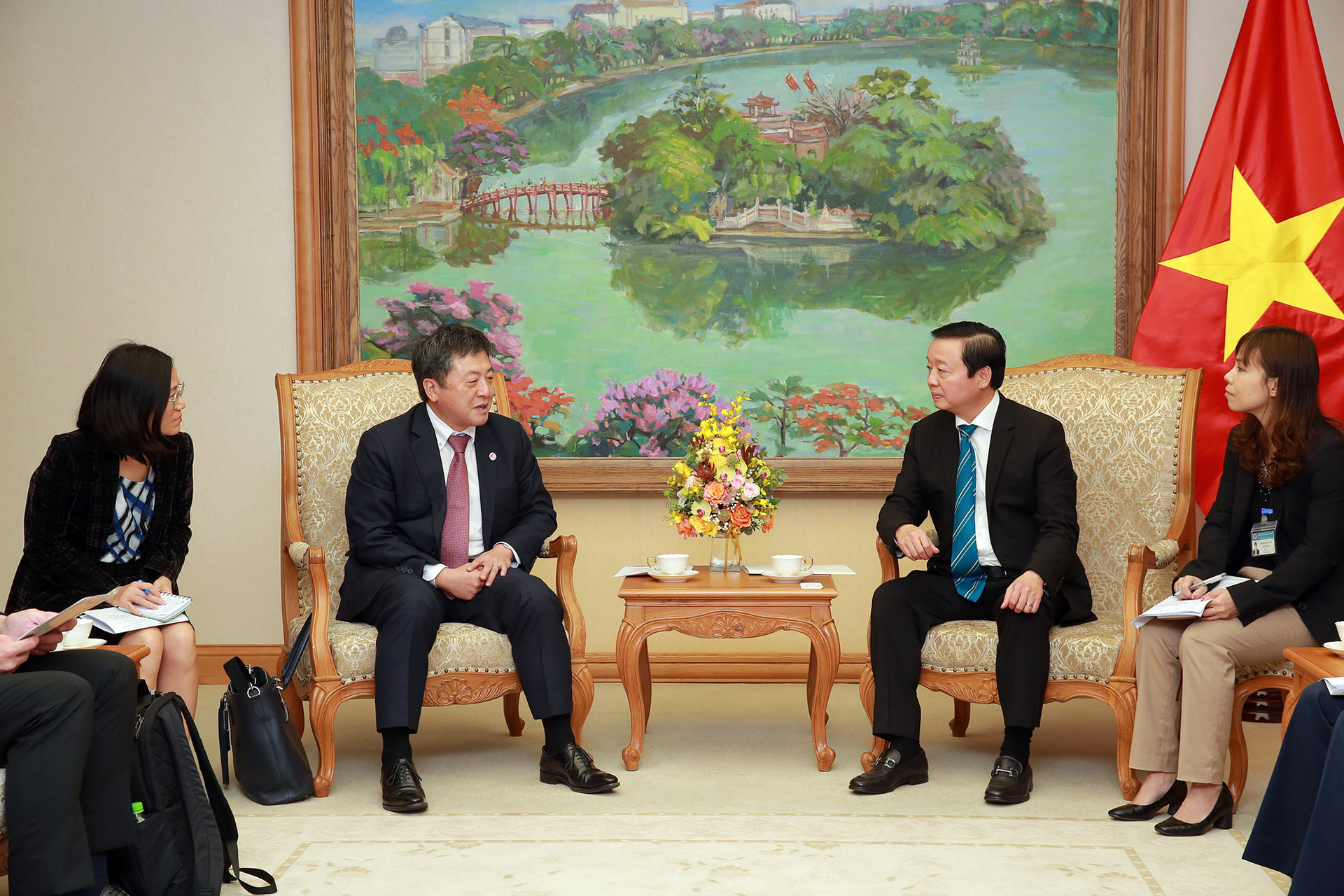 Phó Thủ tướng Trần Hồng Hà tiếp Trưởng đại diện JICA tại Việt Nam - Ảnh 1.