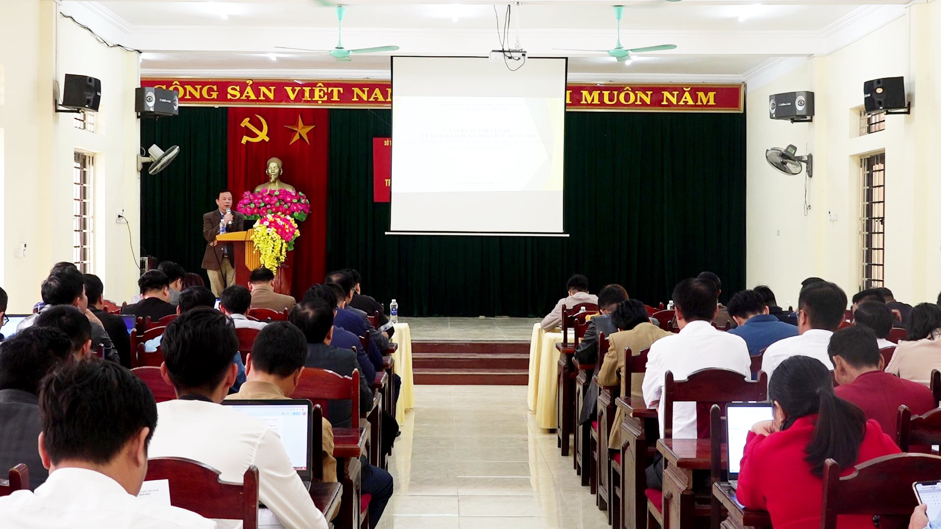 Văn Chấn (Yên Bái): Tập huấn nghiệp vụ về TN&MT cho cán bộ cấp huyện, cấp xã