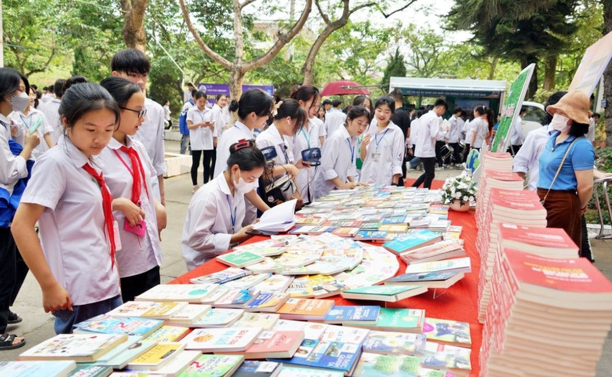 Lào Cai: Ngày hội sách “Nhận thức - Đổi mới - Sáng tạo”