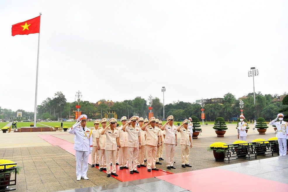 Lãnh đạo Đảng, Nhà nước vào Lăng viếng Chủ tịch Hồ Chí Minh, tưởng niệm các Anh hùng liệt sĩ - Ảnh 4.