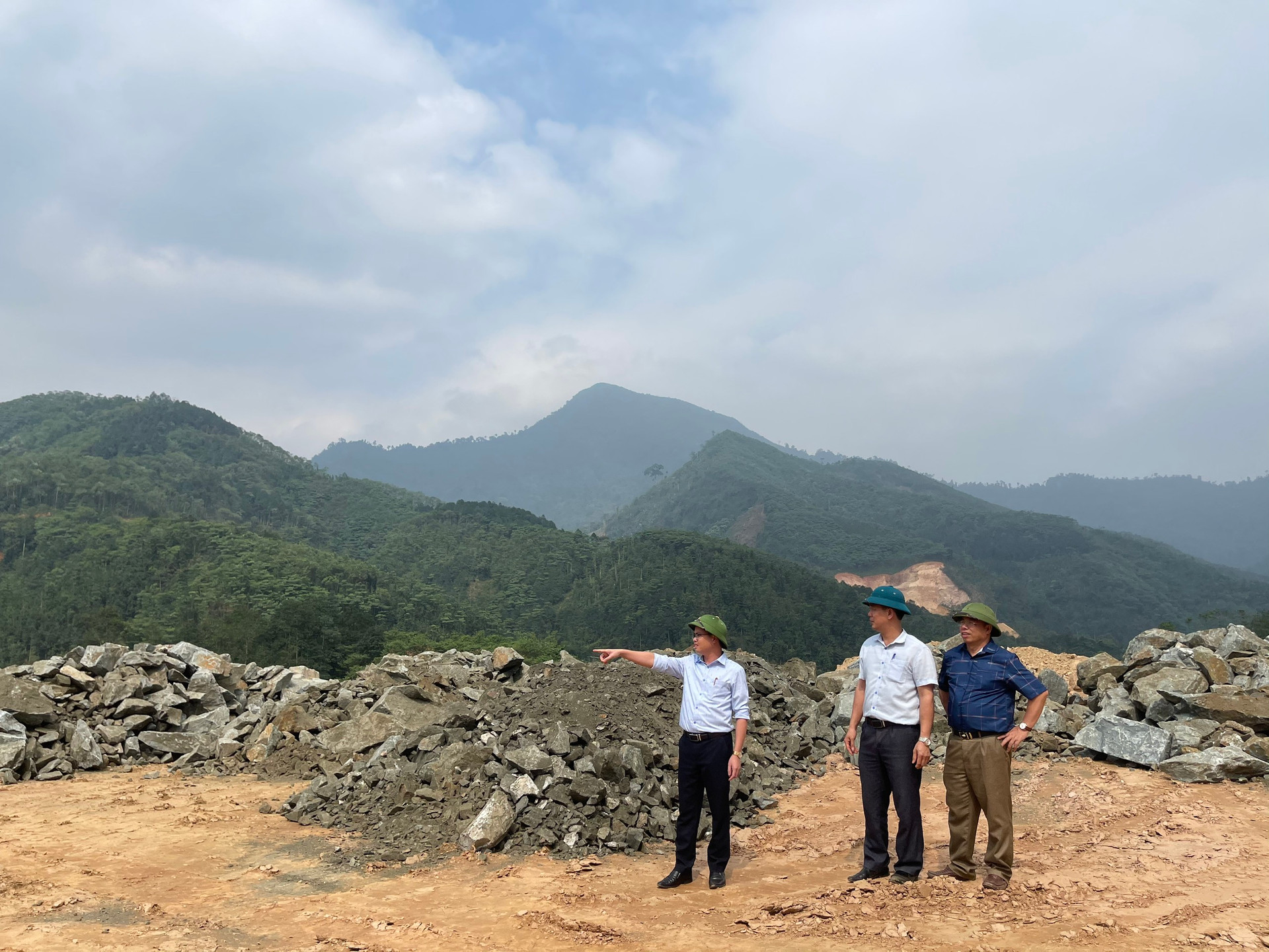 Văn Chấn (Yên Bái): Kiểm tra công tác quản lý đất đai, khoáng sản tại xã Bình Thuận