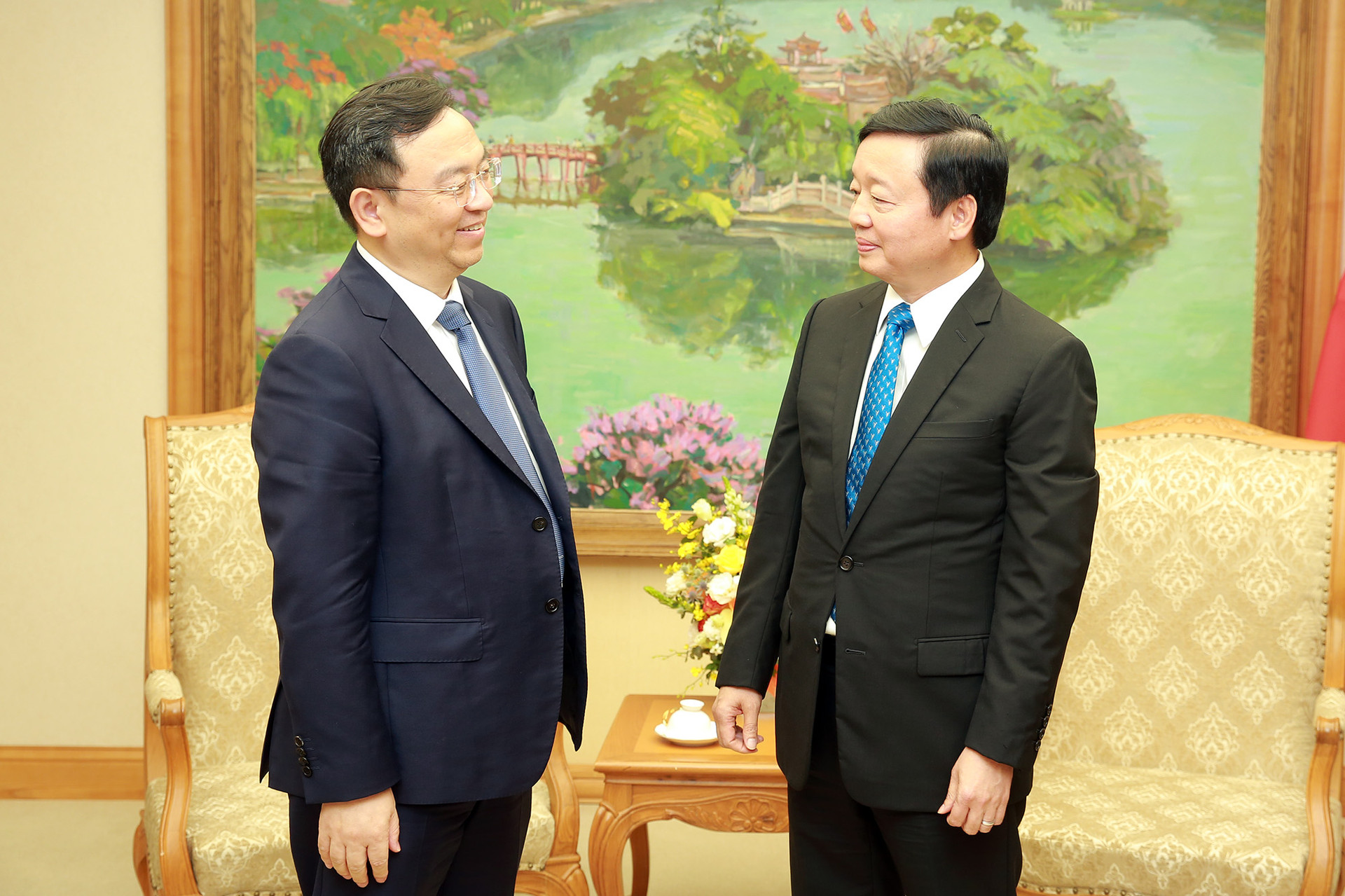 Phó Thủ tướng Trần Hồng Hà tiếp lãnh đạo 2 doanh nghiệp lớn của Trung Quốc, Nhật Bản - Ảnh 1.