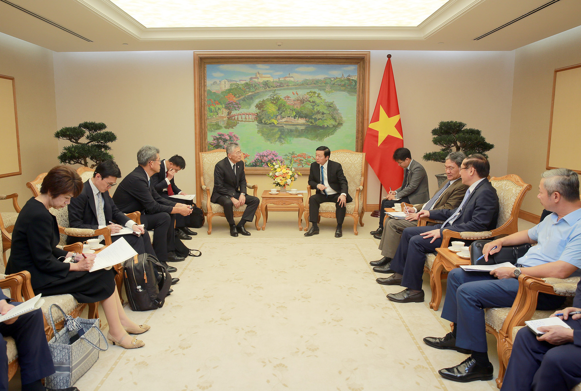 Phó Thủ tướng Trần Hồng Hà tiếp lãnh đạo 2 doanh nghiệp lớn của Trung Quốc, Nhật Bản - Ảnh 4.