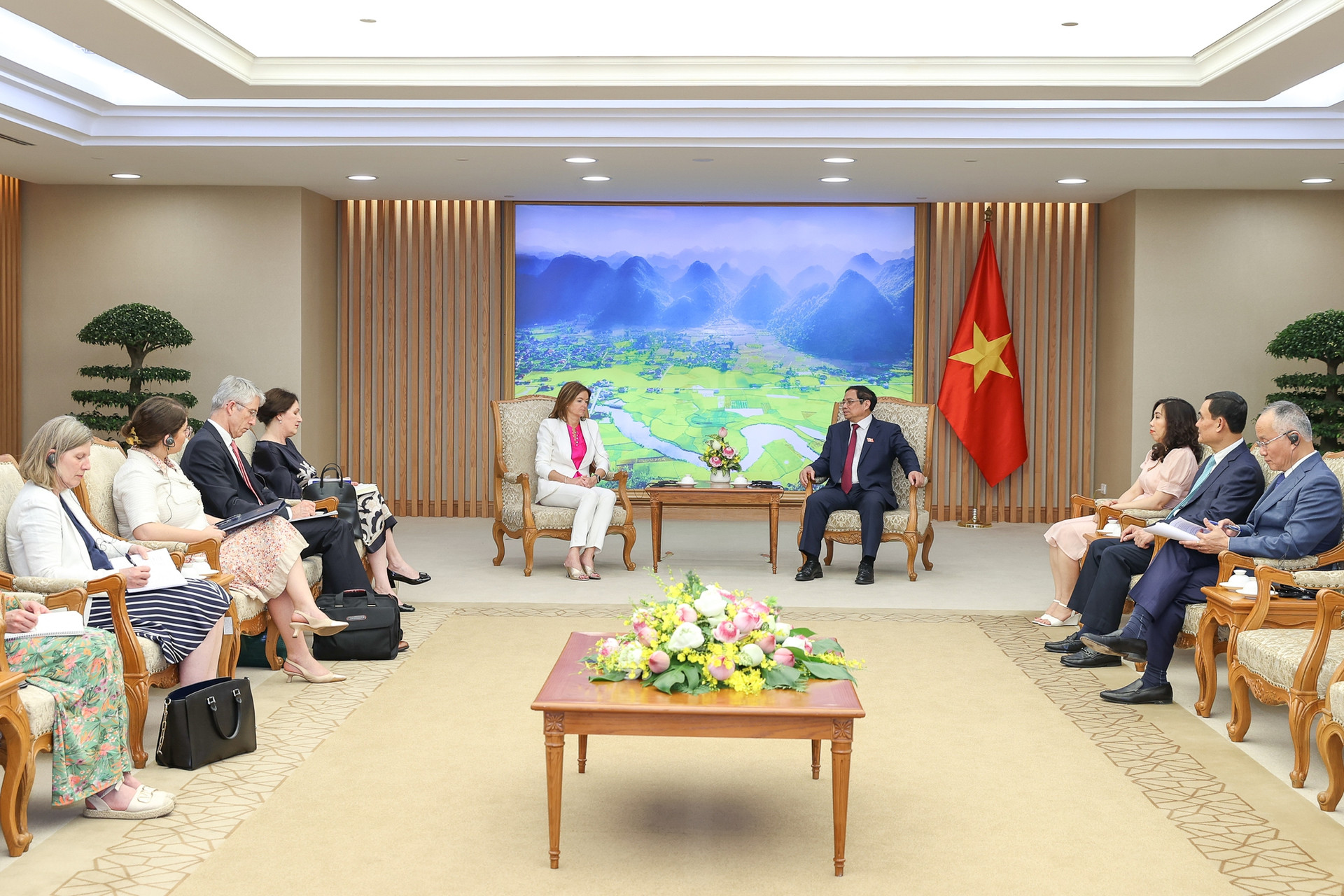 Thủ tướng Phạm Minh Chính tiếp Phó Thủ tướng, Bộ trưởng Ngoại giao Slovenia - Ảnh 3.