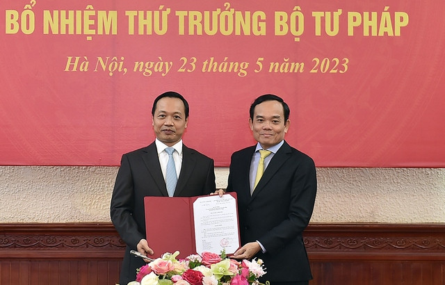 Phó Thủ tướng Trần Lưu Quang trao quyết định bổ nhiệm tân Thứ trưởng - Ảnh 1.