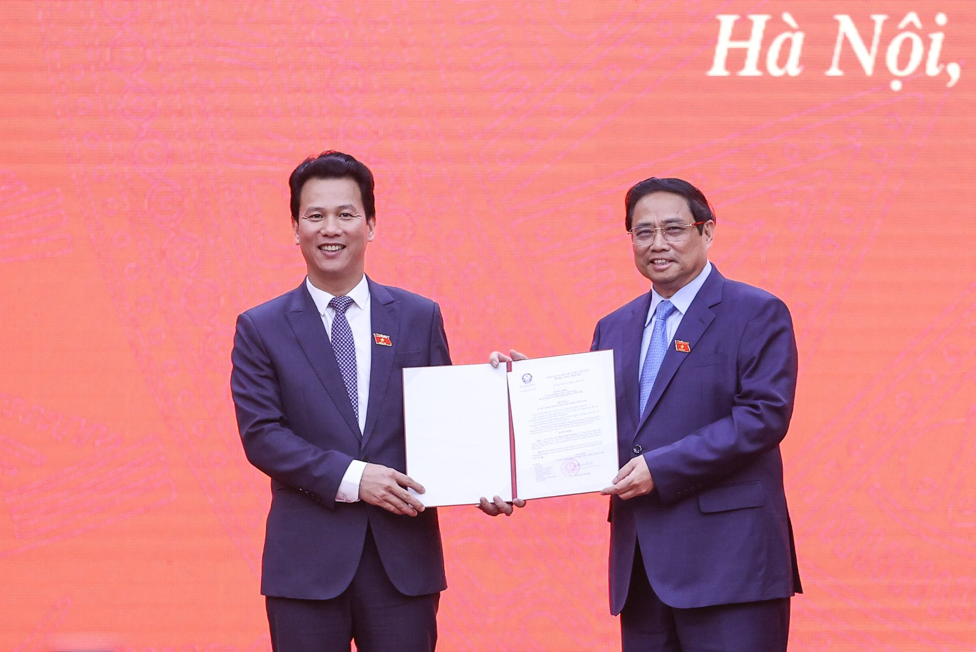 Thủ tướng Chính phủ Phạm Minh Chính trao quyết định bổ nhiệm Bộ trưởng Bộ Tài nguyên và Môi trường