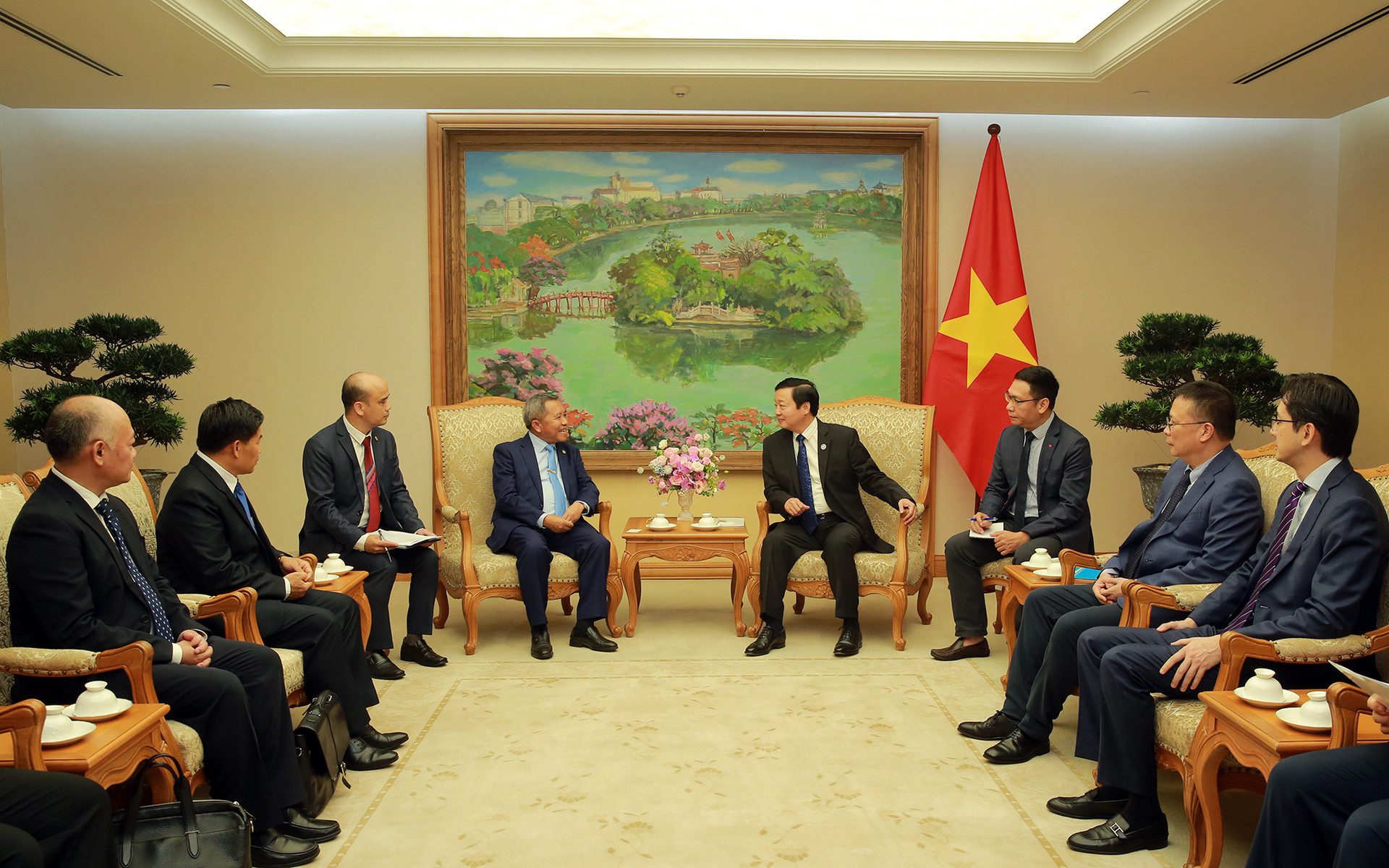 Phó Thủ tướng Trần Hồng Hà tiếp Bộ trưởng Bộ Công nghệ và Truyền thông Lào - Ảnh 2.