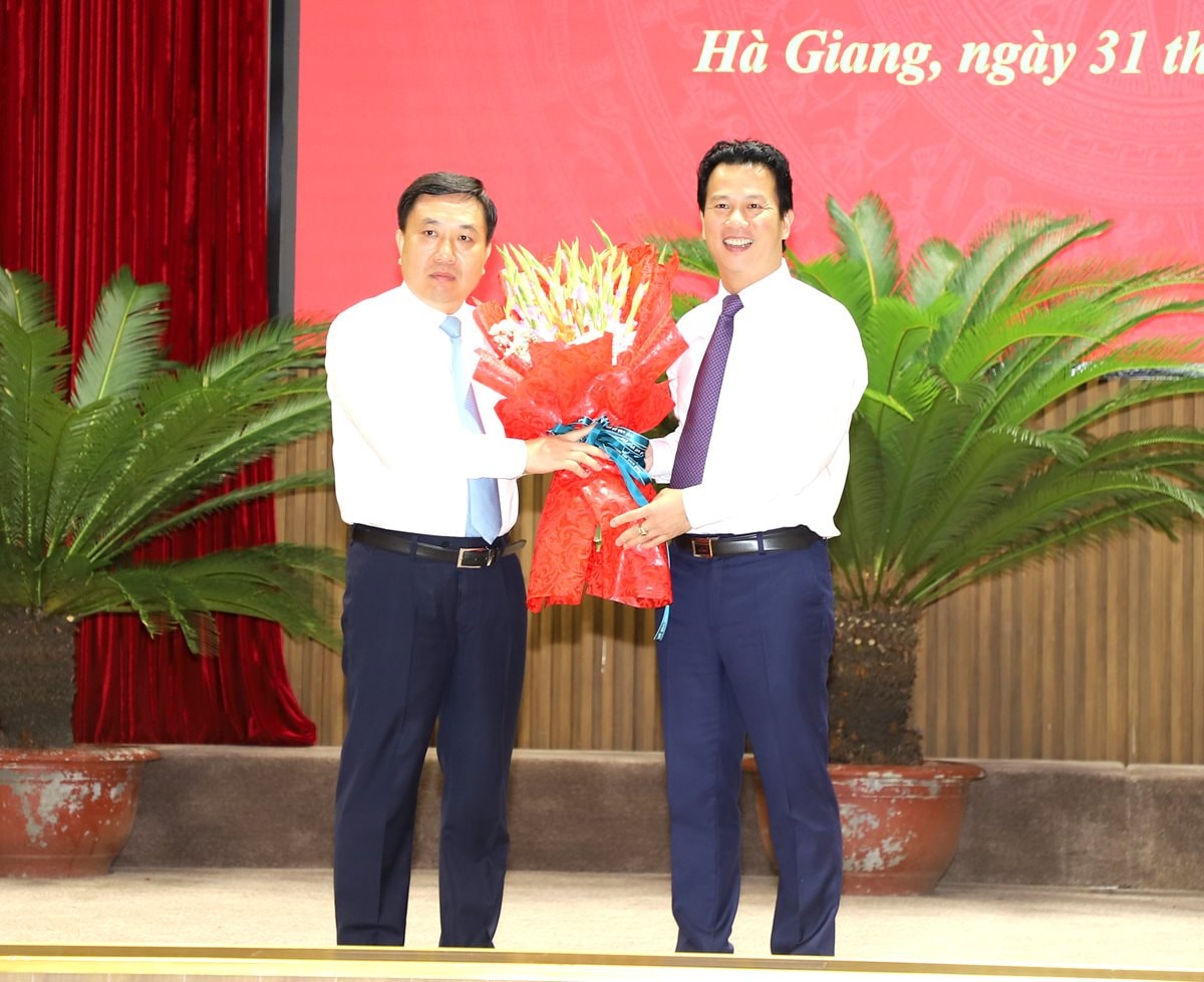 Hà Giang triển khai Quyết định của Bộ Chính trị về công tác cán bộ