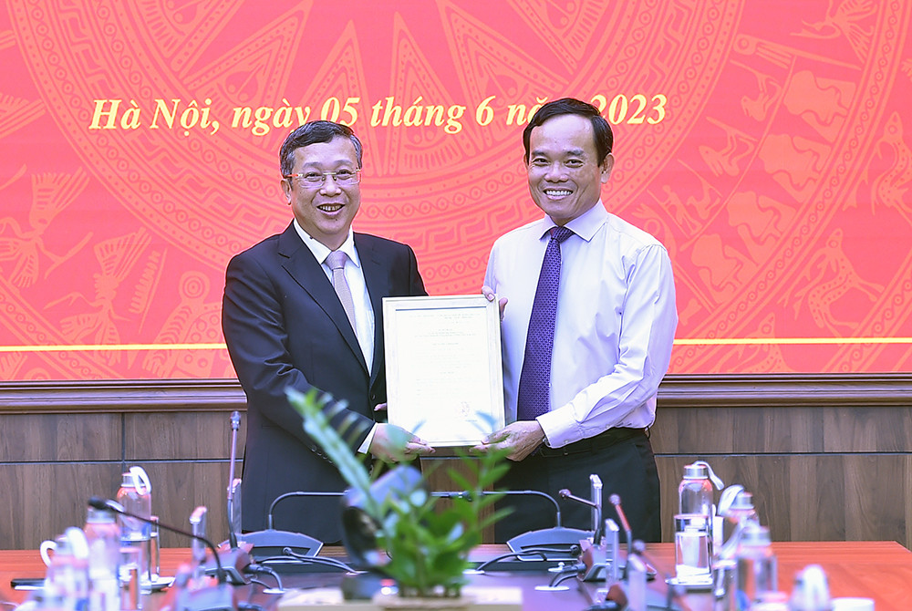 Phó Thủ tướng Trần Lưu Quang trao Quyết định bổ nhiệm Thứ trưởng Bộ NN&PTNT - Ảnh 1.