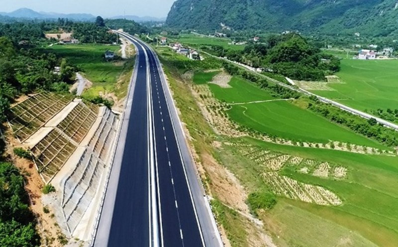 Đầu tư cao tốc Hòa Bình - Mộc Châu giai đoạn 1 quy mô 2 làn xe - Ảnh 1.