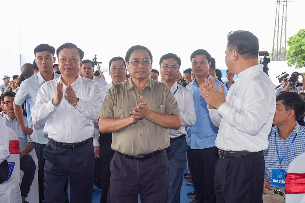 Thủ tướng: Phải 'vượt nắng thắng mưa, thực hiện 3 ca 4 kíp' triển khai đường Vành đai 4 - Vùng Thủ đô Hà Nội - Ảnh 1.