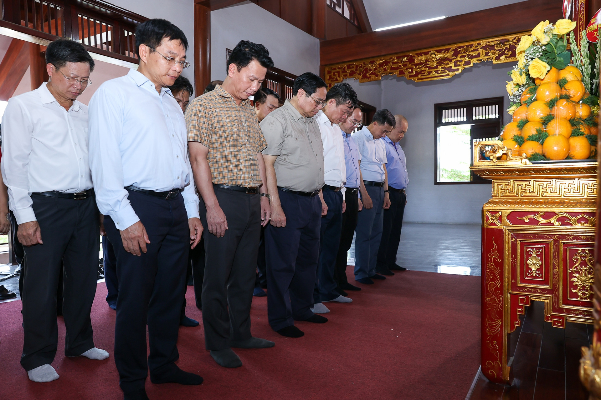 Thủ tướng Phạm Minh Chính dâng hương tại Nhà tưởng niệm Chủ tịch Hồ Chí Minh và thăm Bệnh viện đa khoa tỉnh Bắc Kạn - Ảnh 3.