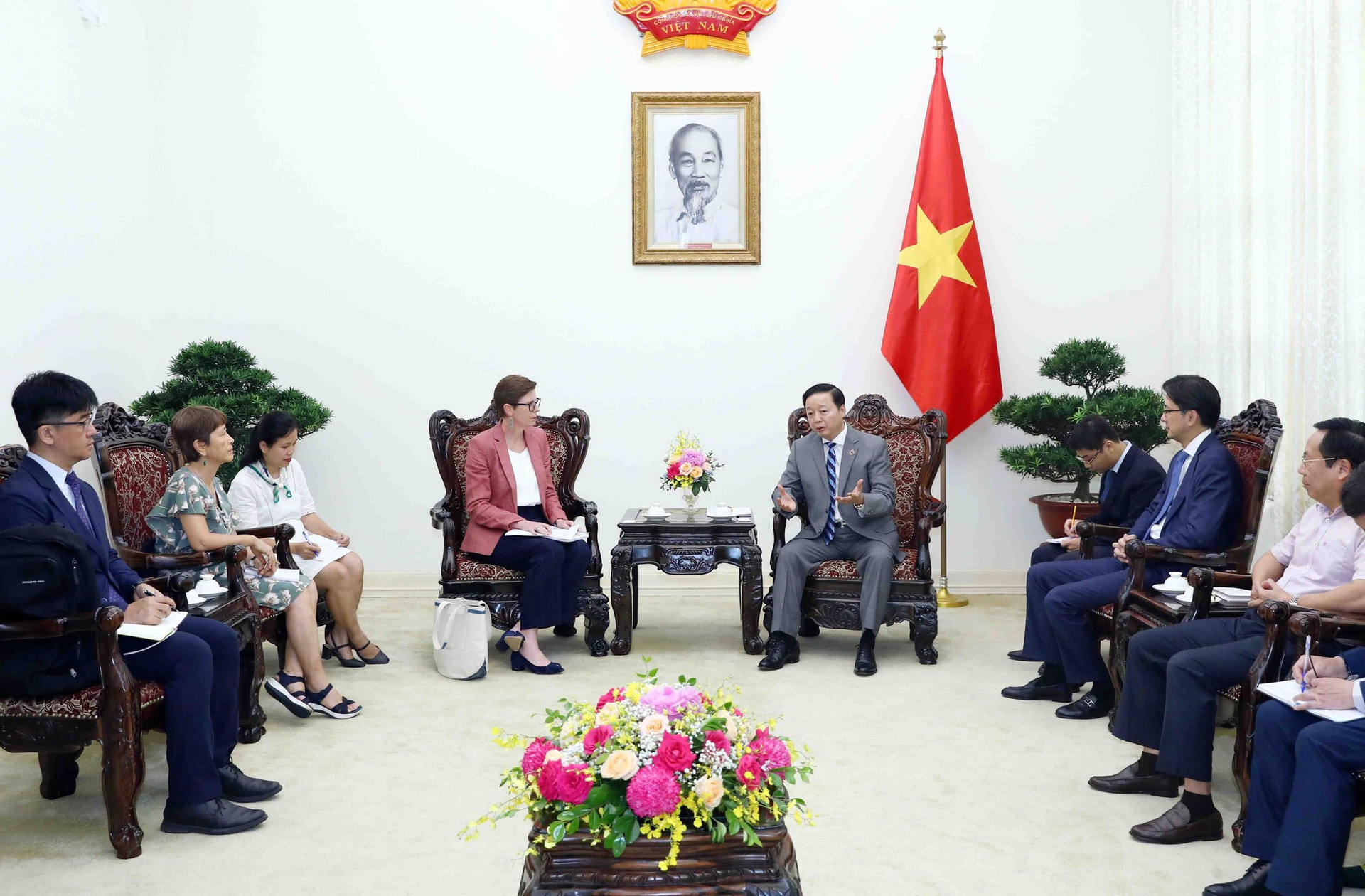 Phó Thủ tướng Trần Hồng Hà tiếp Trưởng đại diện Tổ chức Y tế thế giới tại Việt Nam - Ảnh 2.