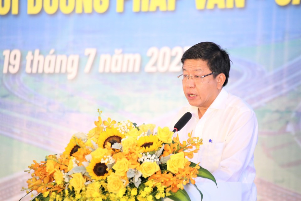 Phó Chủ tịch UBND TP Hà Nội Dương Đức Tuấn phát biểu tại buổi lễ.
