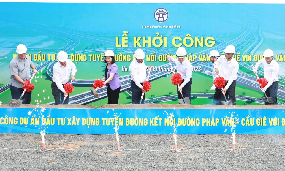 Sáng ngày 19/7, UBND TP Hà Nội tổ chức lễ khởi công dự án Đầu tư xây dựng tuyến đường kết nối đường Pháp Vân – Cầu Giẽ với đường Vành đai 3.