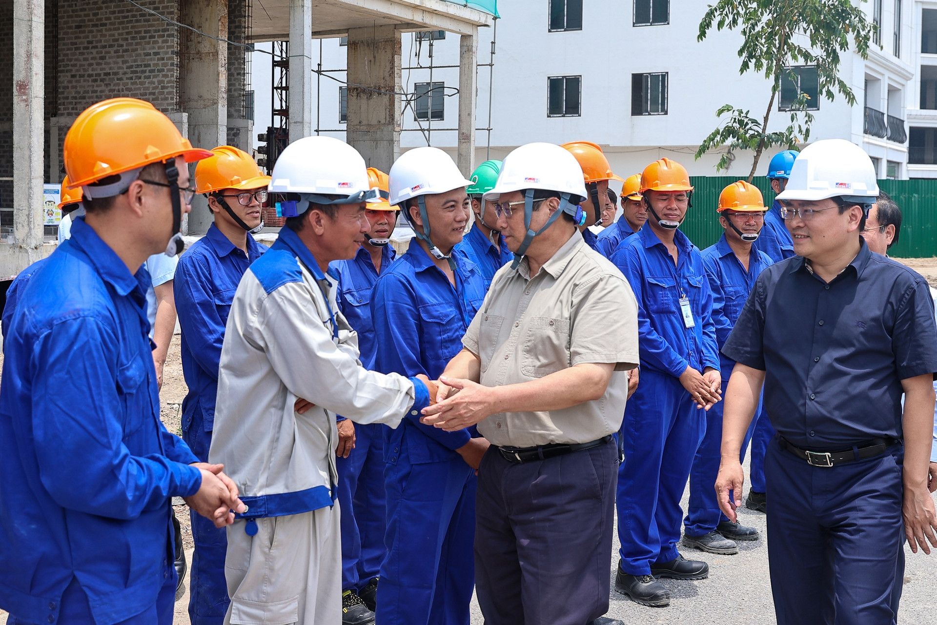 Thủ tướng: Lấy Bắc Ninh làm hình mẫu về phát triển nhà ở xã hội để nhân rộng - Ảnh 1.