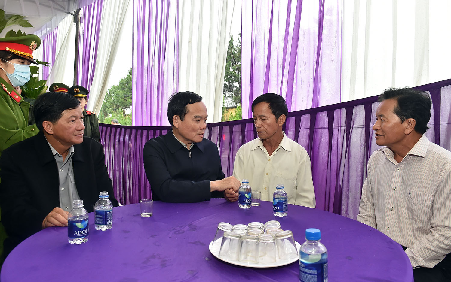 Phó Thủ tướng Trần Lưu Quang đến hiện trường kiểm tra, chỉ đạo khắc phục hậu quả vụ sạt lở nghiêm trọng tại Lâm Đồng - Ảnh 3.