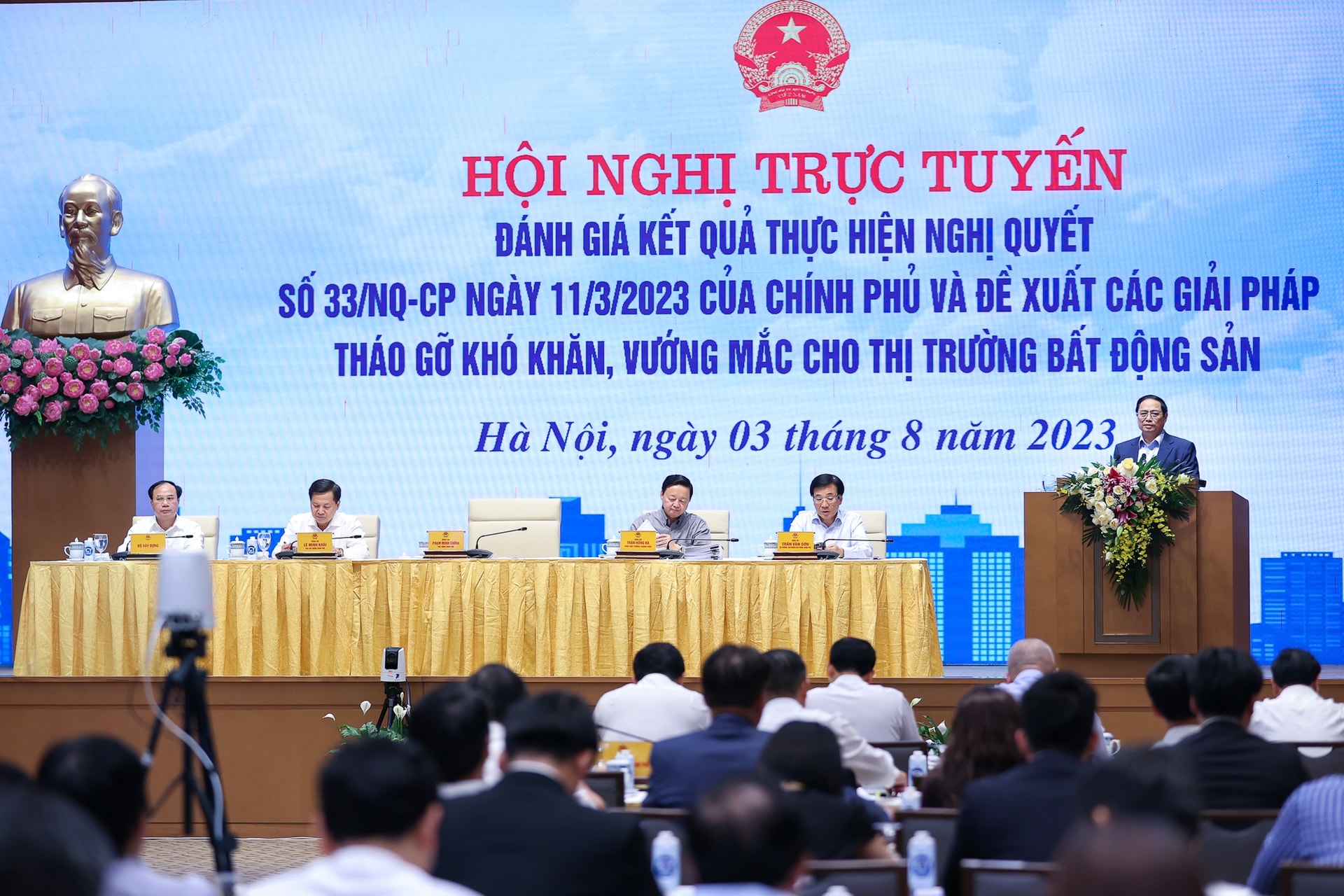 Thủ tướng: Đề cao trách nhiệm của mỗi chủ thể có liên quan tới thị trường bất động sản - Ảnh 2.