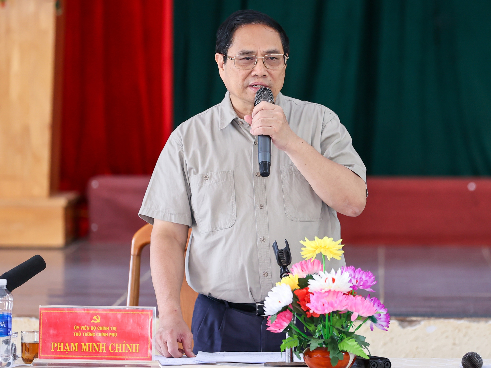 Thủ tướng thăm trường dân tộc nội trú tại huyện nghèo của Kon Tum - Ảnh 6.