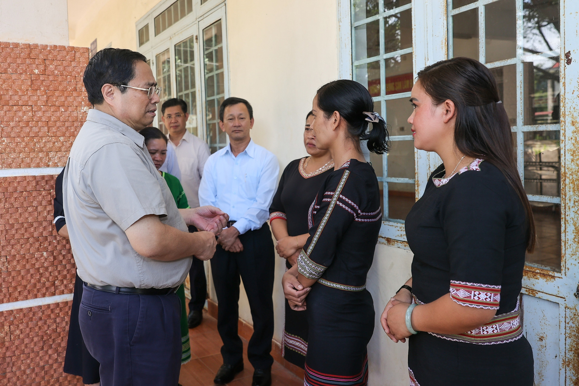 Thủ tướng thăm trường dân tộc nội trú tại huyện nghèo của Kon Tum - Ảnh 3.