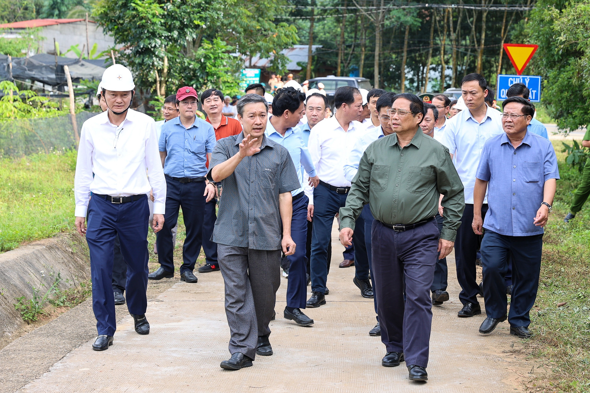 Thủ tướng khảo sát thực tế, nêu các định hướng lớn phát triển Măng Đen, Kon Tum - Ảnh 4.